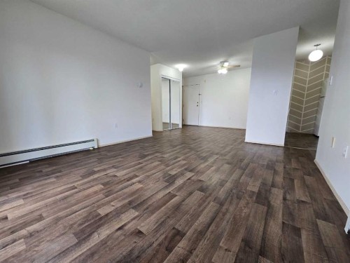 312-485 Red Crow Boulevard West, Lethbridge, AB - Indoor Photo Showing Other Room