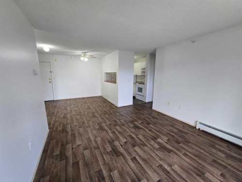 312-485 Red Crow Boulevard West, Lethbridge, AB - Indoor Photo Showing Other Room