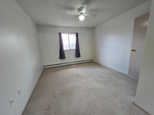 312-485 Red Crow Boulevard West, Lethbridge, AB - Indoor Photo Showing Other Room