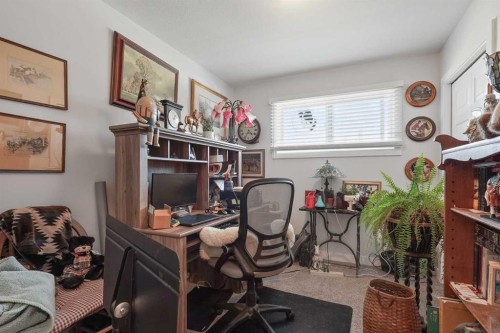 120 S 50 West, Raymond, AB - Indoor Photo Showing Office