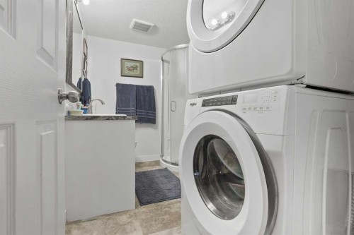 120 S 50 West, Raymond, AB - Indoor Photo Showing Laundry Room