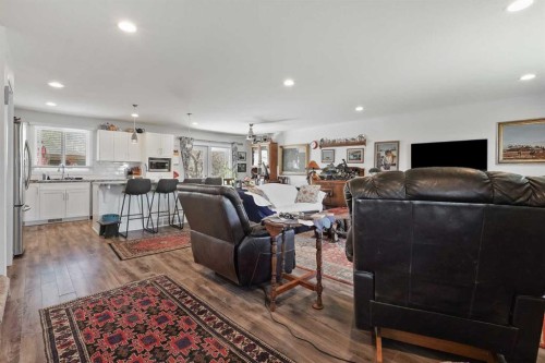 120 S 50 West, Raymond, AB - Indoor Photo Showing Living Room