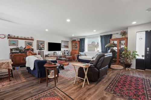 120 S 50 West, Raymond, AB - Indoor Photo Showing Living Room