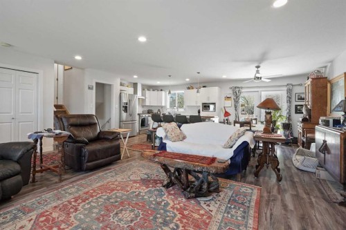 120 S 50 West, Raymond, AB - Indoor Photo Showing Living Room
