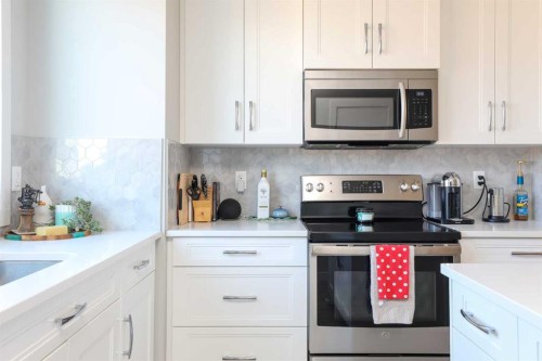 4355 Fairmont Gate South, Lethbridge, AB - Indoor Photo Showing Kitchen With Upgraded Kitchen