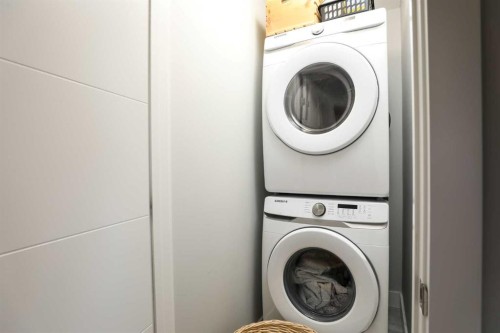 4355 Fairmont Gate South, Lethbridge, AB - Indoor Photo Showing Laundry Room