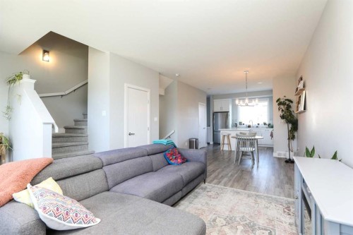 4355 Fairmont Gate South, Lethbridge, AB - Indoor Photo Showing Living Room
