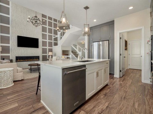 653 Aquitania Boulevard West, Lethbridge, AB - Indoor Photo Showing Kitchen With Upgraded Kitchen