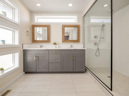 653 Aquitania Boulevard West, Lethbridge, AB - Indoor Photo Showing Bathroom