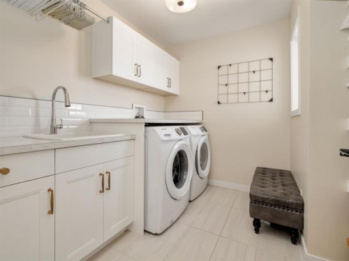 653 Aquitania Boulevard West, Lethbridge, AB - Indoor Photo Showing Laundry Room