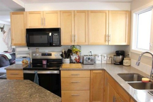1607 23 Avenue, Coaldale, AB - Indoor Photo Showing Kitchen With Double Sink