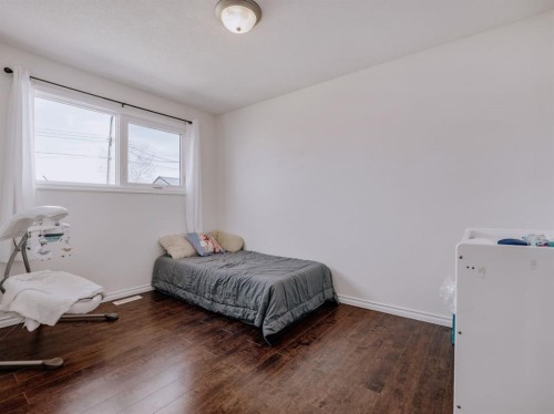 5007-62Nd Ave, Taber, AB - Indoor Photo Showing Bedroom