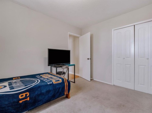 5007-62Nd Ave, Taber, AB - Indoor Photo Showing Bedroom