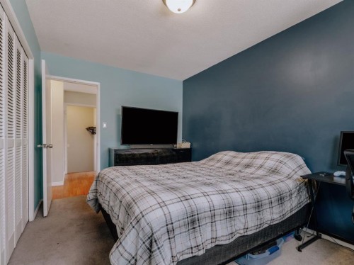5007-62Nd Ave, Taber, AB - Indoor Photo Showing Bedroom