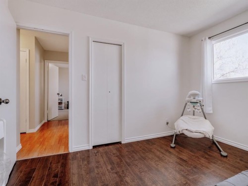 5007-62Nd Ave, Taber, AB - Indoor Photo Showing Bedroom