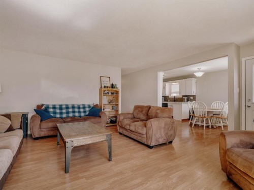 5007-62Nd Ave, Taber, AB - Indoor Photo Showing Living Room