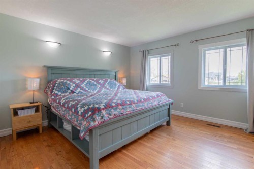 241 N 250 E, Raymond, AB - Indoor Photo Showing Bedroom