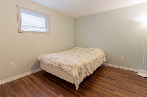 241 N 250 E, Raymond, AB - Indoor Photo Showing Bedroom