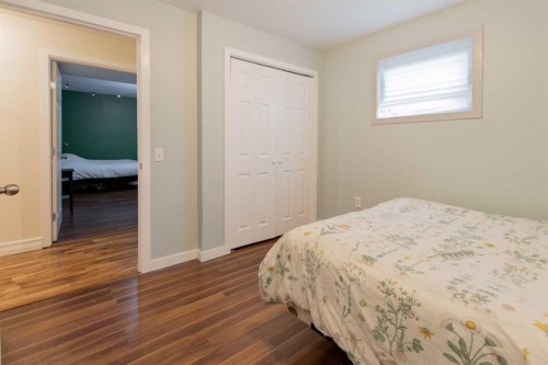 241 N 250 E, Raymond, AB - Indoor Photo Showing Bedroom