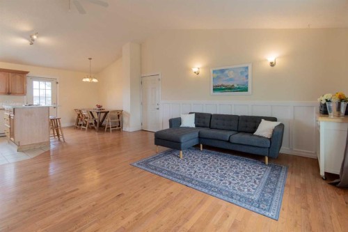 241 N 250 E, Raymond, AB - Indoor Photo Showing Living Room
