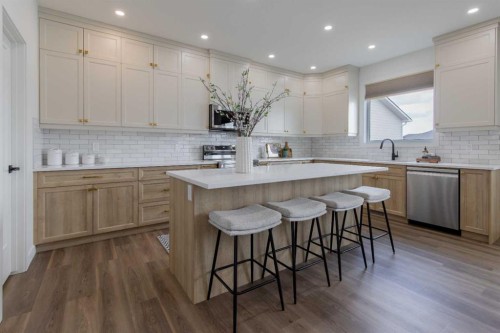 306 Bridge Crossing Close, Raymond, AB - Indoor Photo Showing Kitchen With Upgraded Kitchen