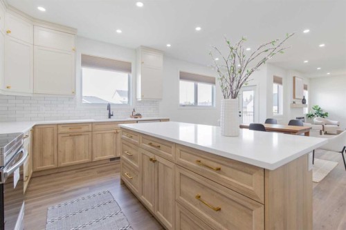 306 Bridge Crossing Close, Raymond, AB - Indoor Photo Showing Kitchen With Upgraded Kitchen