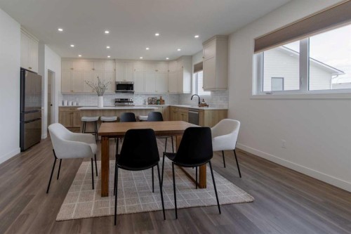 306 Bridge Crossing Close, Raymond, AB - Indoor Photo Showing Dining Room