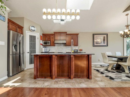 314 Coulee Springs Terrace South, Lethbridge, AB - Indoor Photo Showing Kitchen