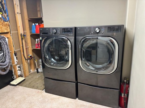 314 Coulee Springs Terrace South, Lethbridge, AB - Indoor Photo Showing Laundry Room