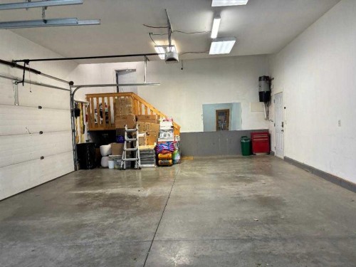 314 Coulee Springs Terrace South, Lethbridge, AB - Indoor Photo Showing Garage