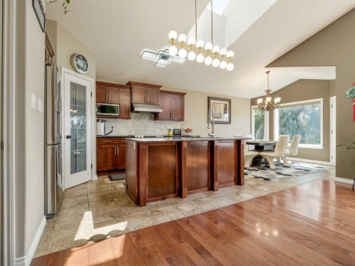 314 Coulee Springs Terrace South, Lethbridge, AB - Indoor Photo Showing Kitchen