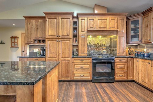100 Canyoncrest Point West, Lethbridge, AB - Indoor Photo Showing Kitchen With Upgraded Kitchen