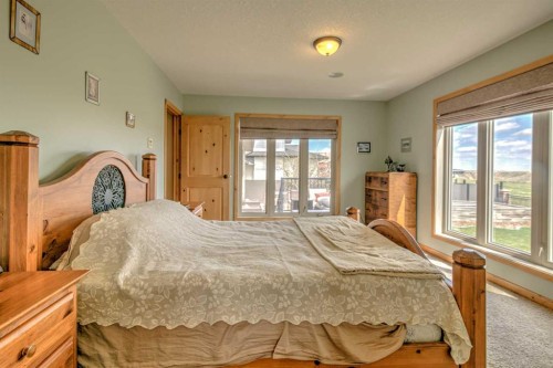 100 Canyoncrest Point West, Lethbridge, AB - Indoor Photo Showing Bedroom