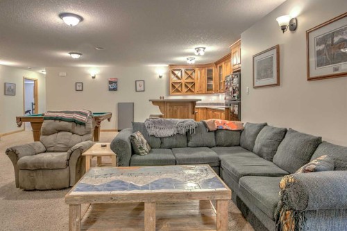 100 Canyoncrest Point West, Lethbridge, AB - Indoor Photo Showing Living Room