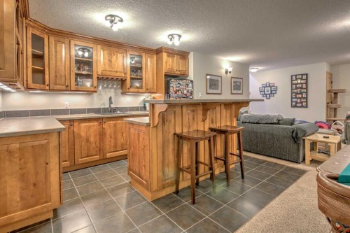 100 Canyoncrest Point West, Lethbridge, AB - Indoor Photo Showing Kitchen