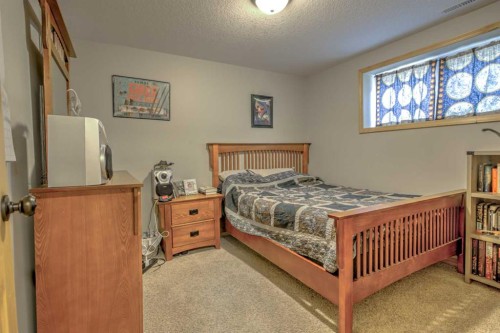 100 Canyoncrest Point West, Lethbridge, AB - Indoor Photo Showing Bedroom