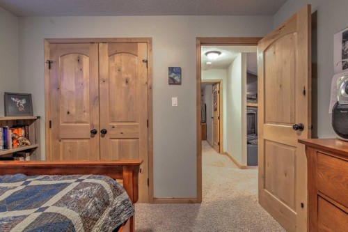 100 Canyoncrest Point West, Lethbridge, AB - Indoor Photo Showing Bedroom