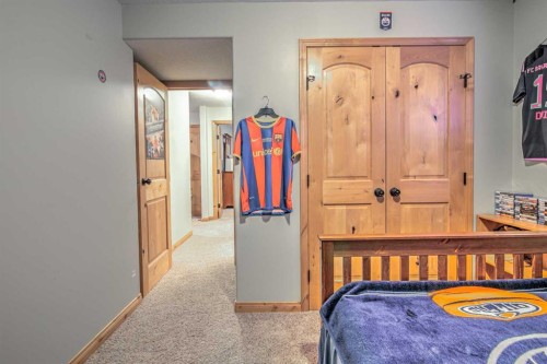 100 Canyoncrest Point West, Lethbridge, AB - Indoor Photo Showing Bedroom