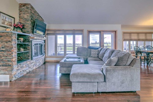 100 Canyoncrest Point West, Lethbridge, AB - Indoor Photo Showing Living Room