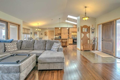 100 Canyoncrest Point West, Lethbridge, AB - Indoor Photo Showing Living Room