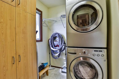 86 Chippewa Crescent West, Lethbridge, AB - Indoor Photo Showing Laundry Room