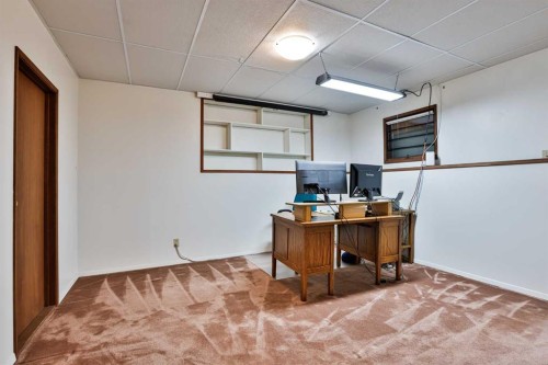 86 Chippewa Crescent West, Lethbridge, AB - Indoor Photo Showing Office