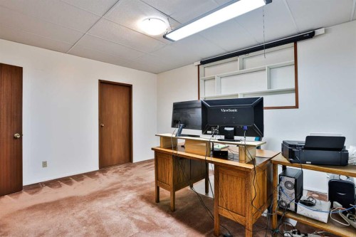 86 Chippewa Crescent West, Lethbridge, AB - Indoor Photo Showing Office