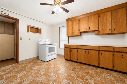 5103 41 Ave, Taber, AB - Indoor Photo Showing Kitchen