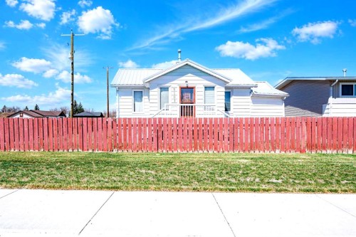 5103 41 Ave  Taber, AB T1G 1B2
