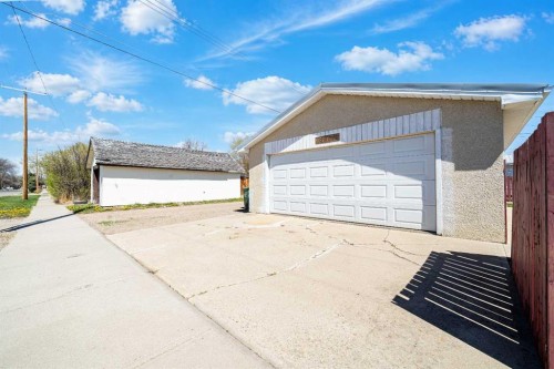 5103 41 Ave, Taber, AB - Outdoor