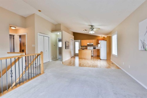 404 Lynx Crescent North, Lethbridge, AB - Indoor Photo Showing Other Room