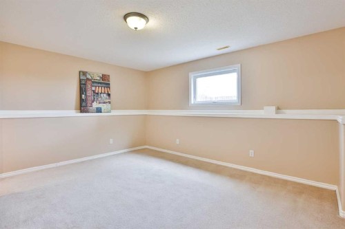 404 Lynx Crescent North, Lethbridge, AB - Indoor Photo Showing Other Room