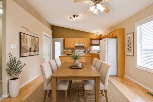 404 Lynx Crescent North, Lethbridge, AB - Indoor Photo Showing Dining Room