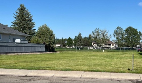 105 Fairway Drive, Coaldale, AB 